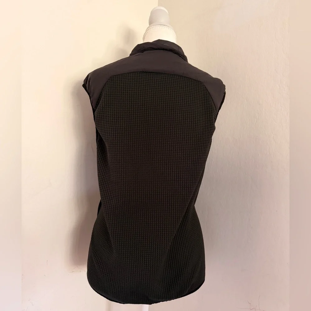 Patagonia Teal and Black Vest It also fits a women's size M
